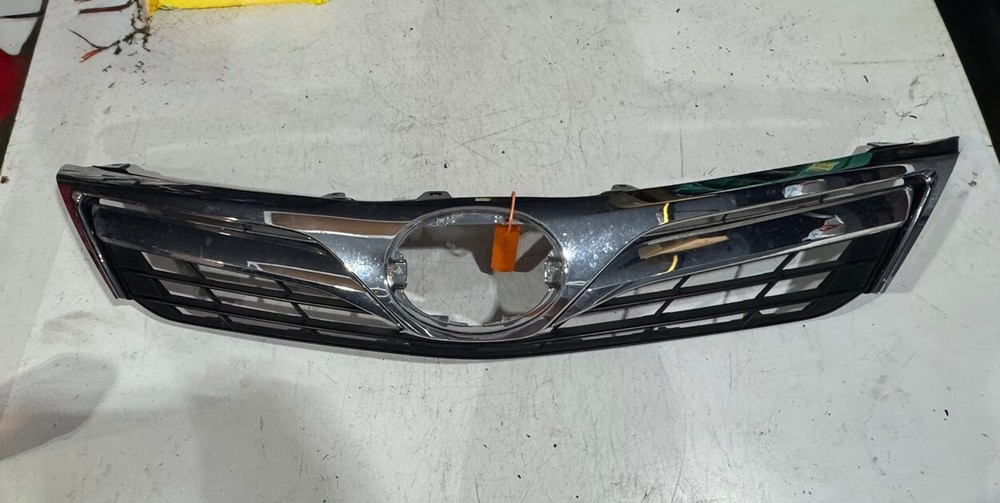 2012-2014 Toyota Camry LE XLE OEM Black Silver Grille 53101-06350  