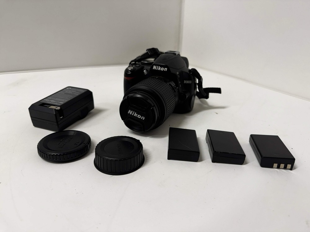 Camera Nikon D3000 10.2MP W/AF-S DX Nikkor Lens, 3 Batteries, Charger (Tested)