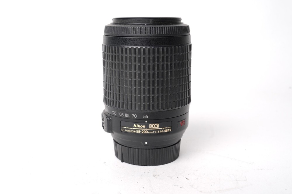 Nikon DX AF-S 55-200mm f/4-5.6G ED VR (AF is slow, rubber off track) #3213668