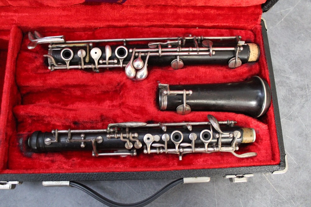 Oboe Chauvet w/case no reserve