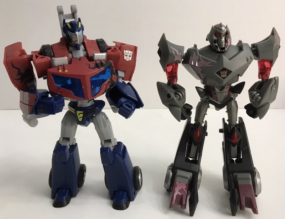 Transformers Animated The Battle Begins Optimus Prime VS Megatron 2008 *Read*