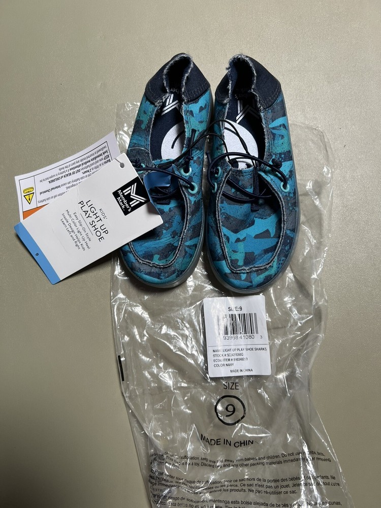 Members Mark Boys Size 9 Light Up Shark Camo Sneakers Navy-image