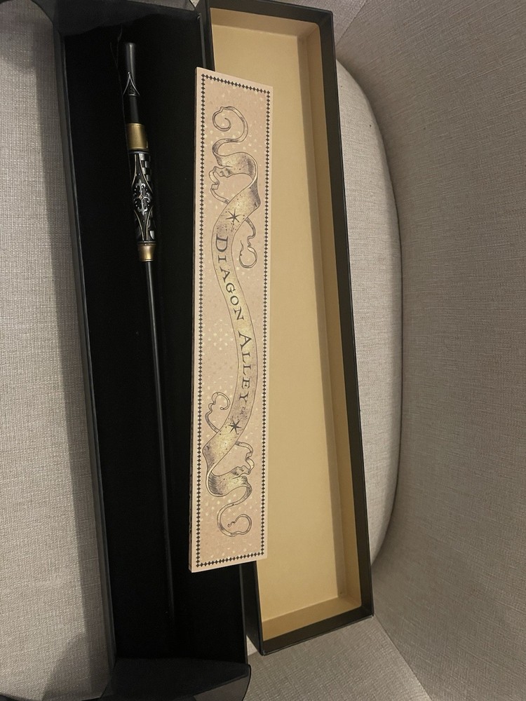 Universal Studios Harry Potter 2020 Limited Edition Rare Collector Wand