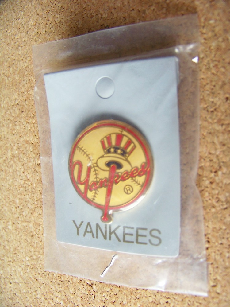 1991 tm NY New York Yankees pin made & sold in The Netherlands MLB lapel