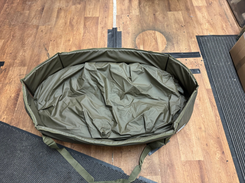 CARP FISHING TACKLE - TRAKKER DELUXE SANCTUARY XL OVAL CRIB WALLED UNHOOKING MAT