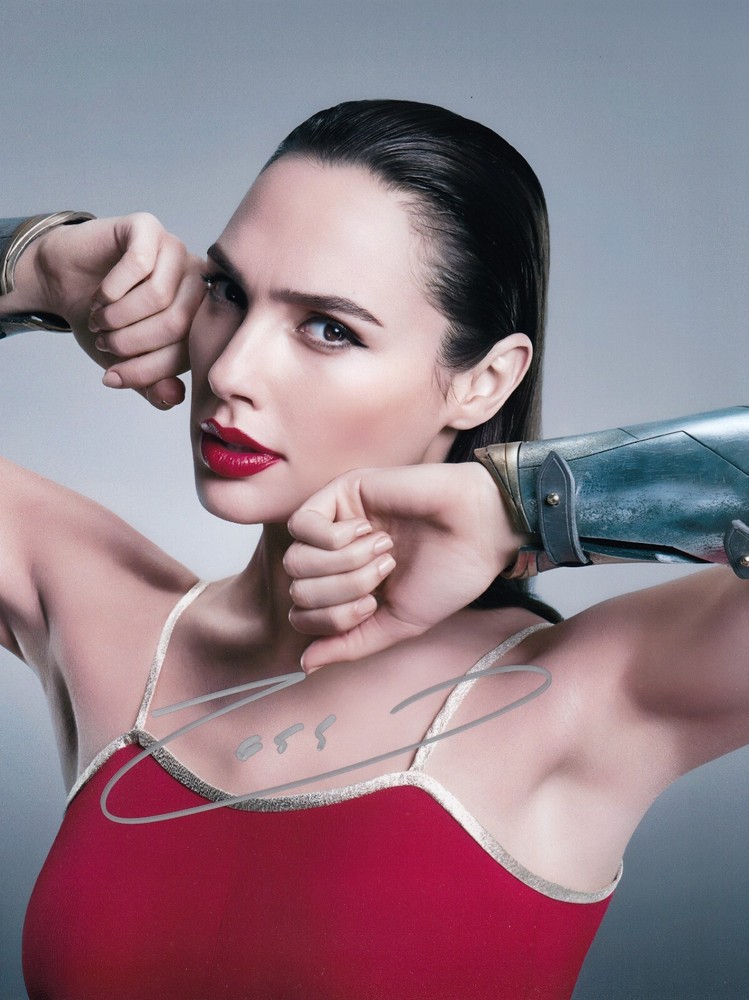 Gal Gadot Signed Auto 8 x 10  Photograph