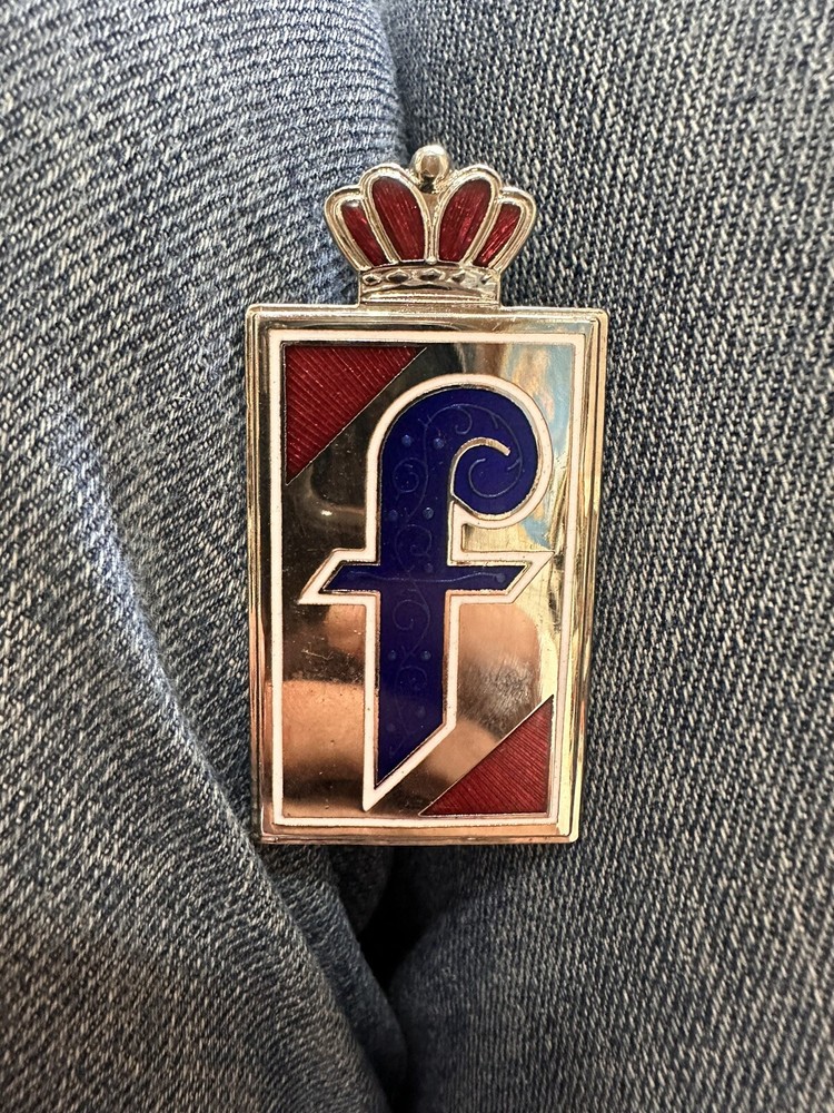 PININFARINA ENAMEL COAT OF ARMS ALFA ROMEO SPIDER DUETTO - FIAT 124 SPIDER 1500