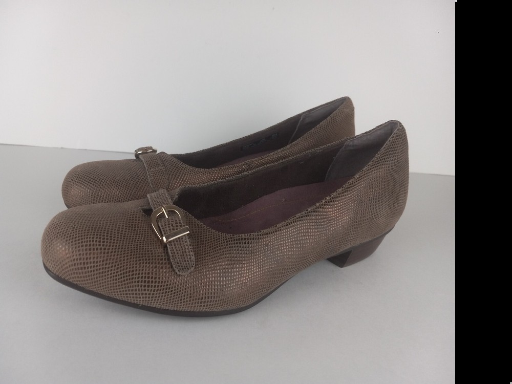 Clarks Artisan Women's Genoa Leather Slip On Loafers in Taupe Size 10
