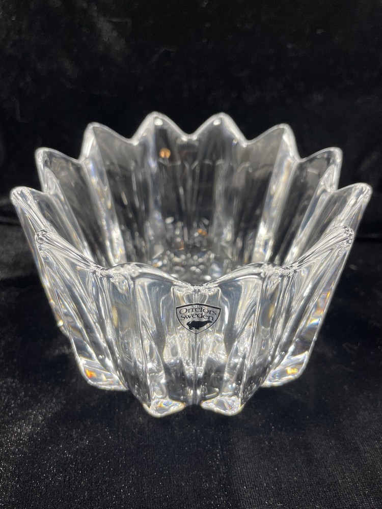 Vintage Orrefors Sweden Crystal Fleur Flower Shaped 3.25 in Bowl