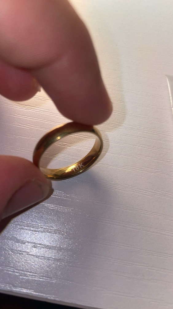 18k Gold Ring Size 8