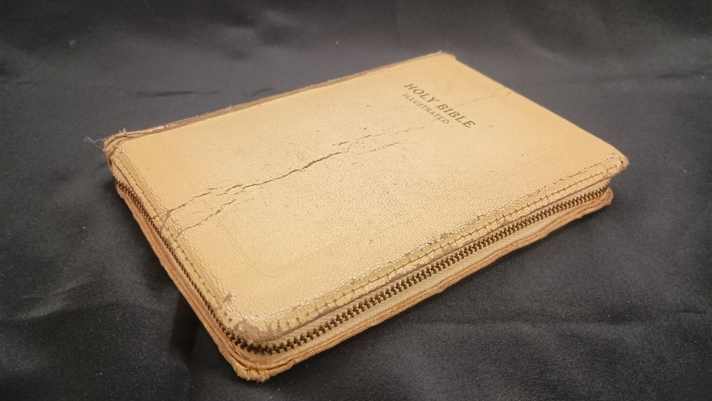 Holy Bible White Leather Zipper World Publishing, KJV Red Letter