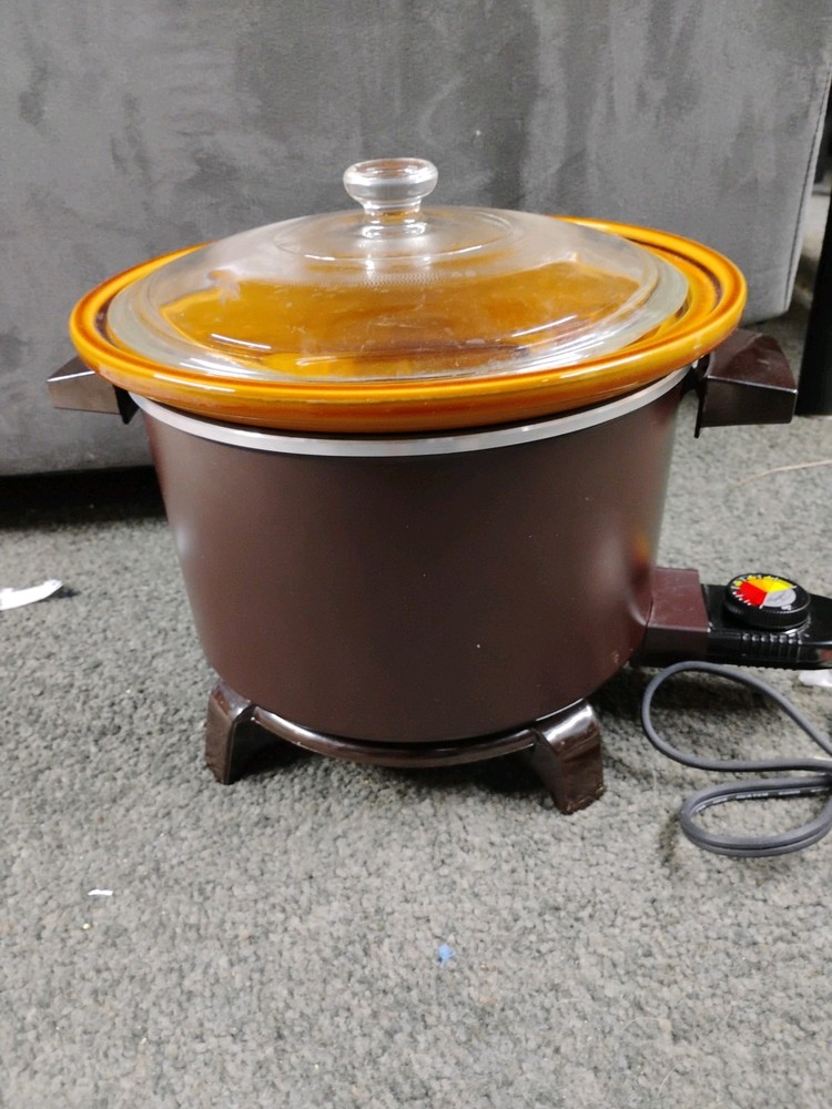 Vintage Dazey D-500 Retro Electric Slow Cooker in Cream