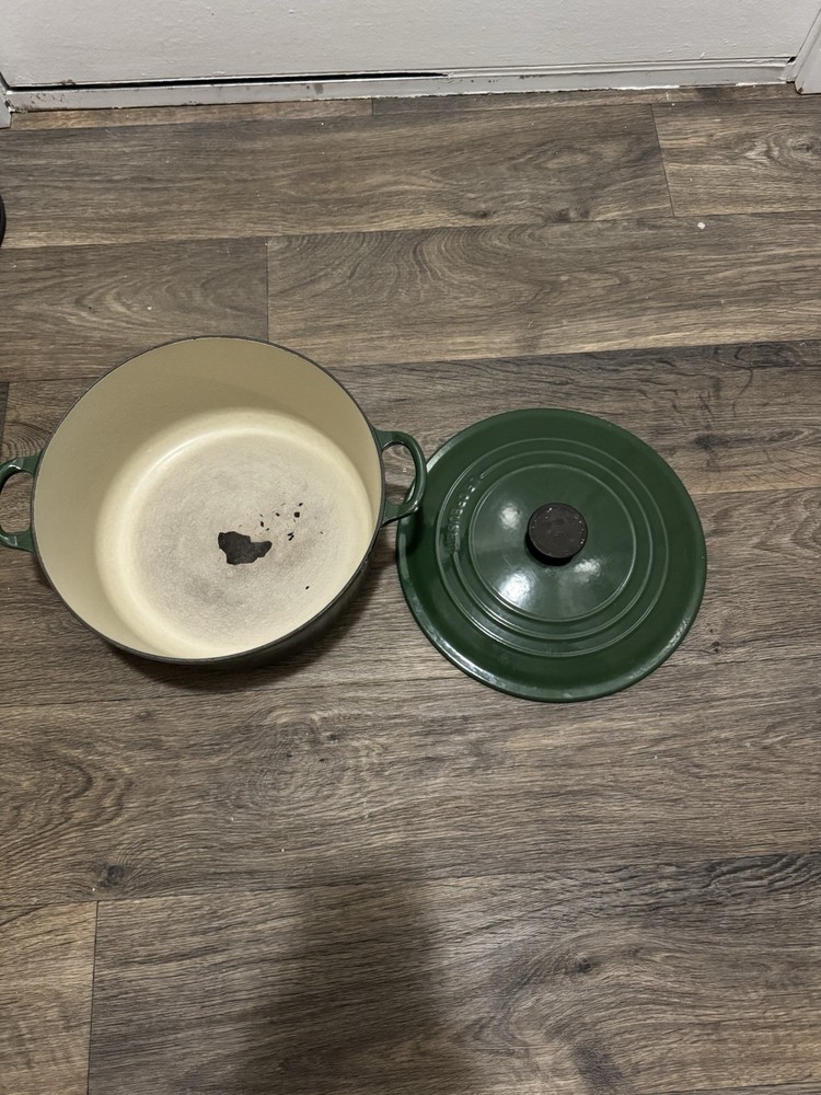 Le Creuset 7.25 Quart Artichaut Green Cast Iron Dutch Oven with Damage