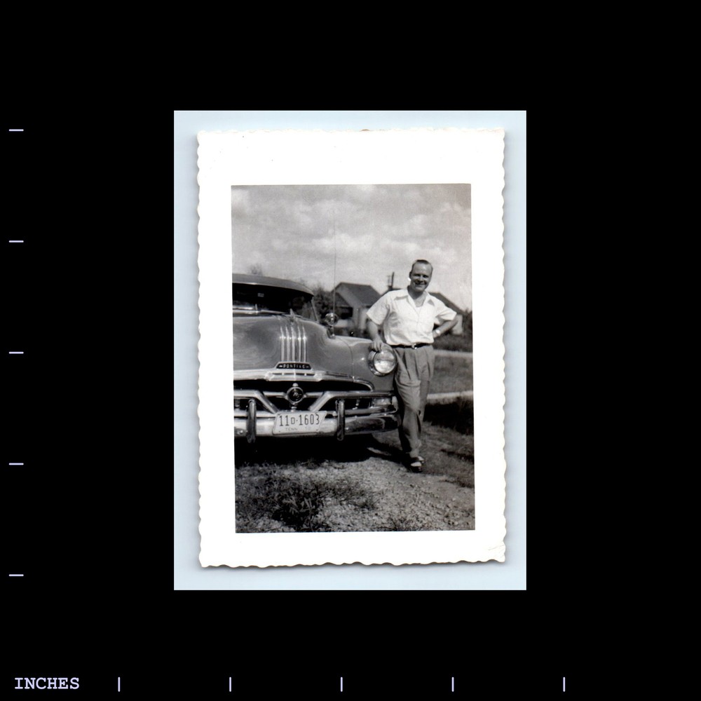 Old Vintage Photo SOLO MAN 1951 PONTIAC CHIEFTAIN CLASSIC CAR TENNESSEE PLATES