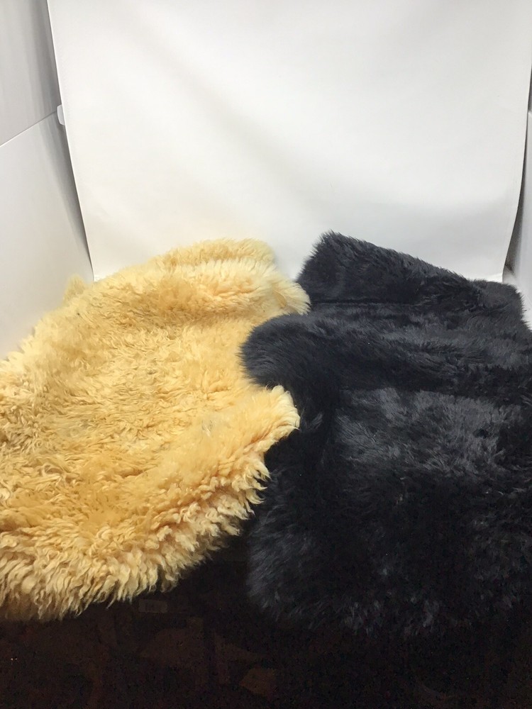 (2) Ikea RENS/ SEJERBY Sheepskin Throw Rugs 18X28 Used