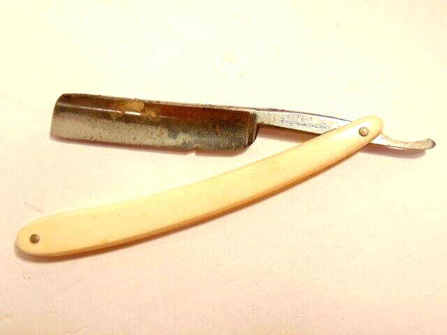 older straight razor marked C.V. HELJESTRAND Eskilstuna Sweden