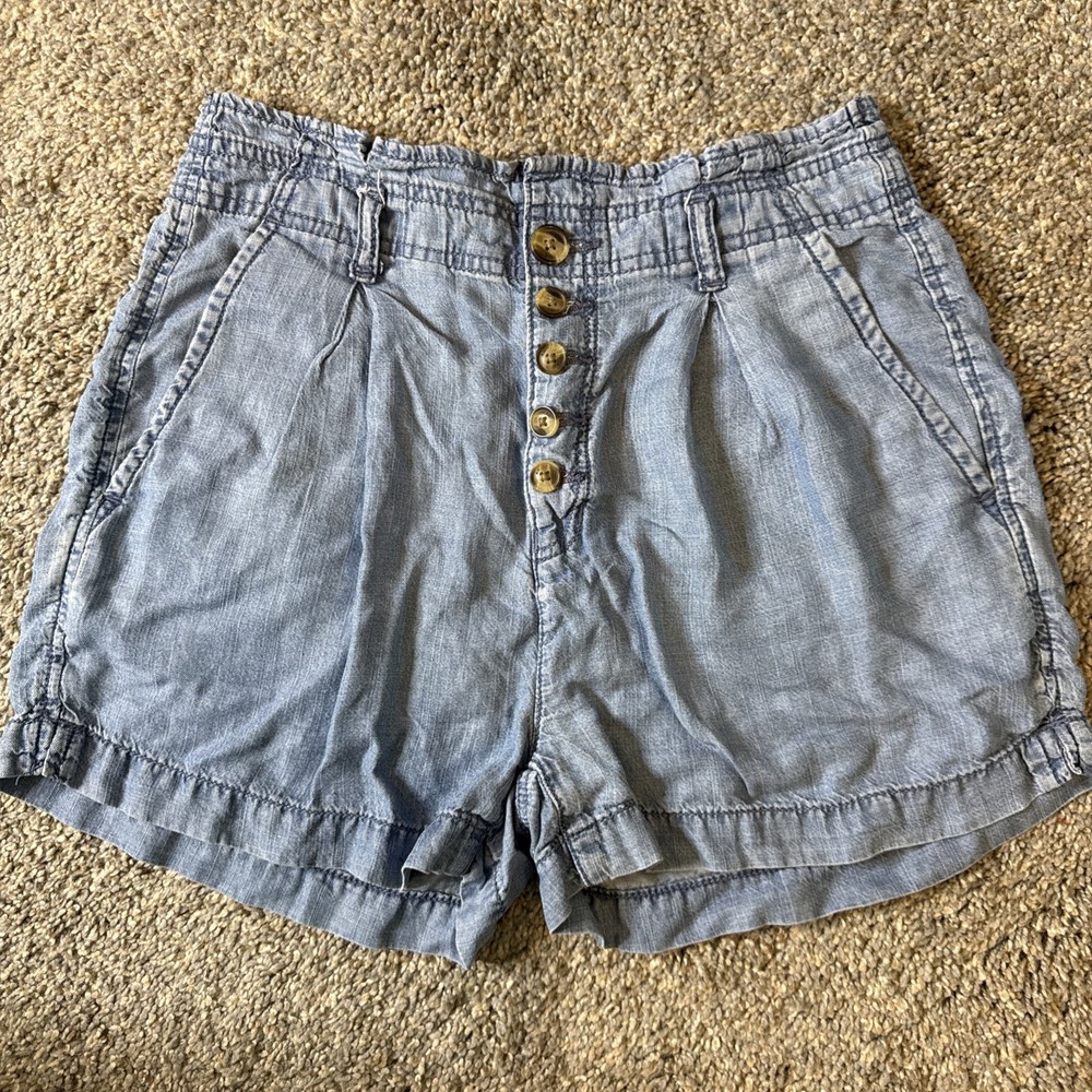 American Eagle Women’s High Waisted Soft Denim Pleated Shorts Size 6