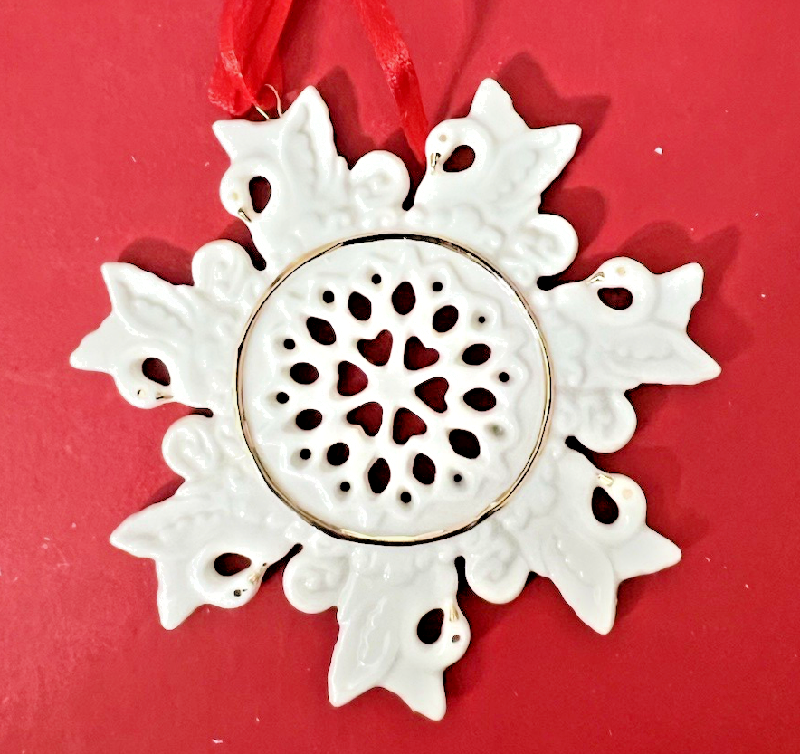 Lenox 12 Days of Christmas - 7 Swans a-Swimming Snowflake Ornament 3