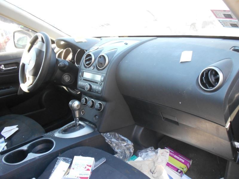 08-10 Nissan Rogue Driver Side Halogen Headlight 706822