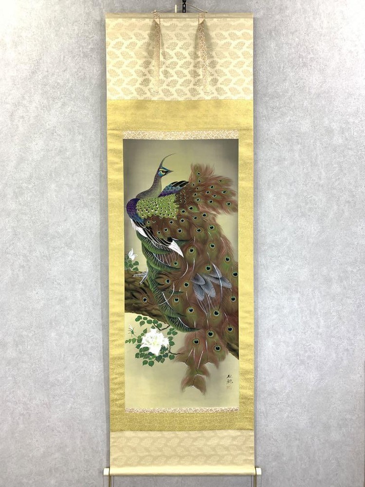 Pergamino Colgante Matsukan Pavo Real Dibujo Caja Madera Flor y Pájaro Rosa Blanca Se