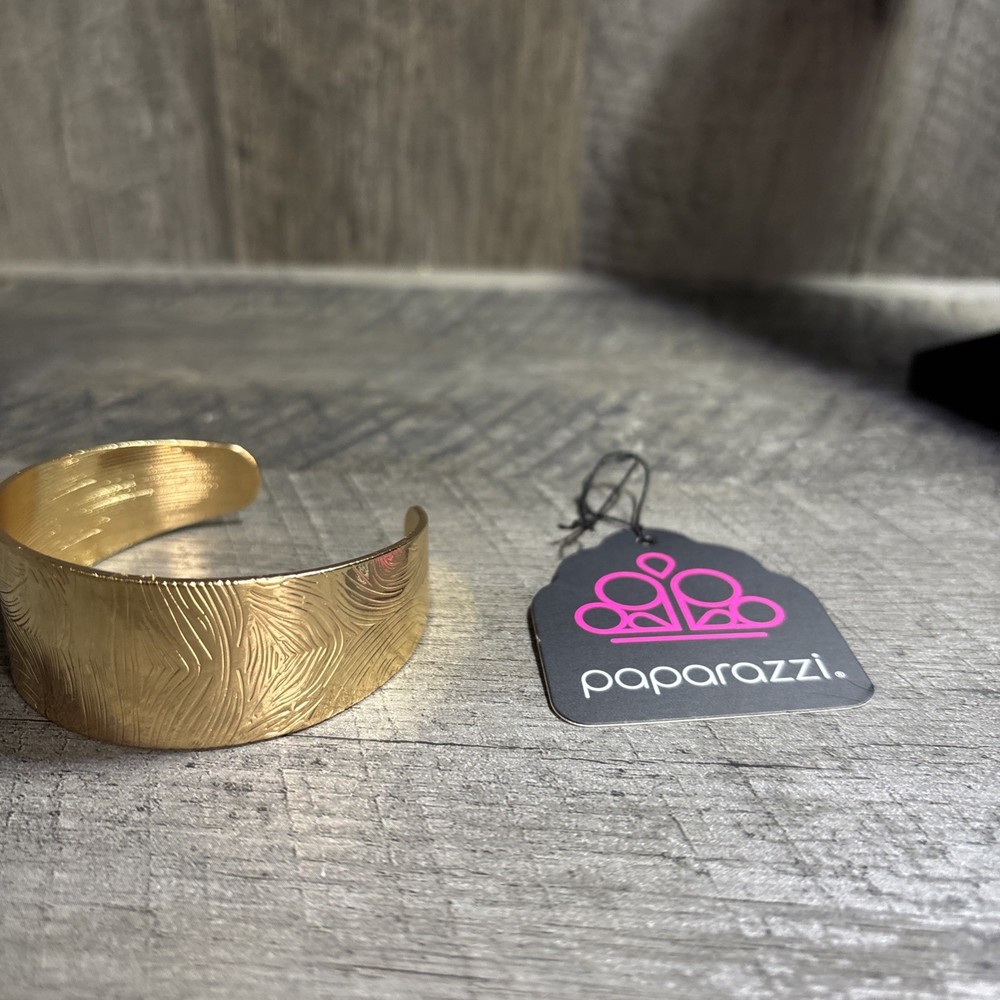 Paparazzi Coolly Curved - Gold Bracelet NWT