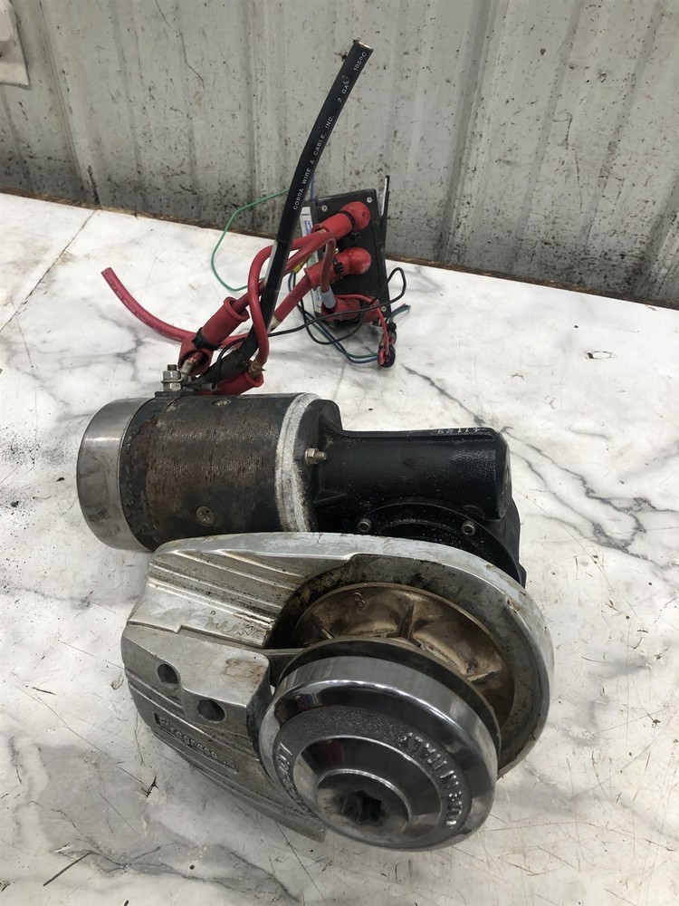 98 Sea Ray 330 Express Boat Lofrans Progress 1 anchor winch windlass