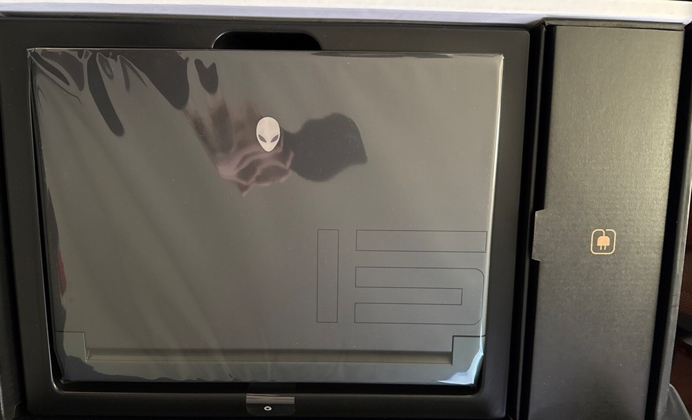 Alienware M15 R7 15.6 QHD 240HZ, Intel i7-12700H 16GB DDR5, 1TB SSD, RTX 3070 Ti