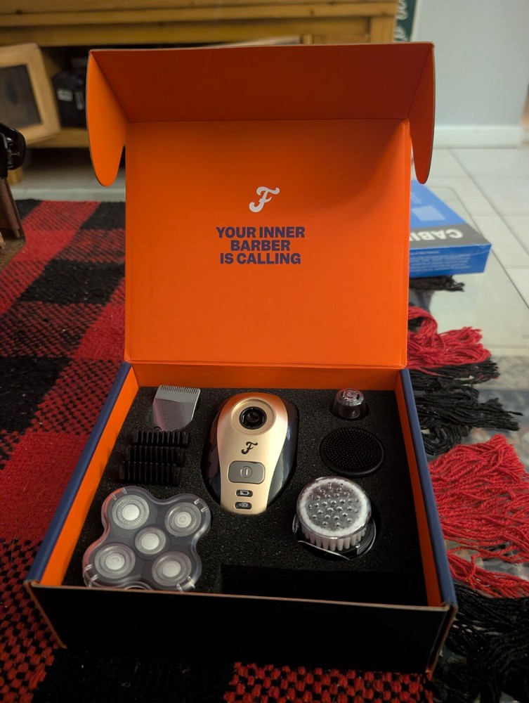 FREEBIRD Flex Series Shaving Kit Men’s Electric Gold Black Rotary Shaver