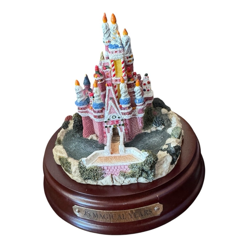 The Art Of Disney 25 Magical Years 1971-1996 Castle Fraser Small Figurine
