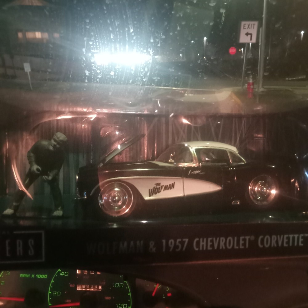 Jada Universal Monsters Wolfman Figure with 1957 Chevy Corvette Diecast 1:24 Scale