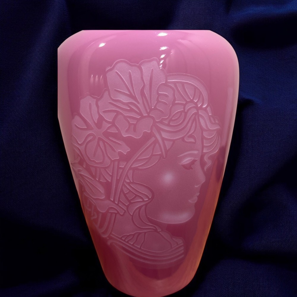Fenton 1983 Rose Quartz Vase 7661 LJ Rosalene Cameo Girl Connoisseur Collection