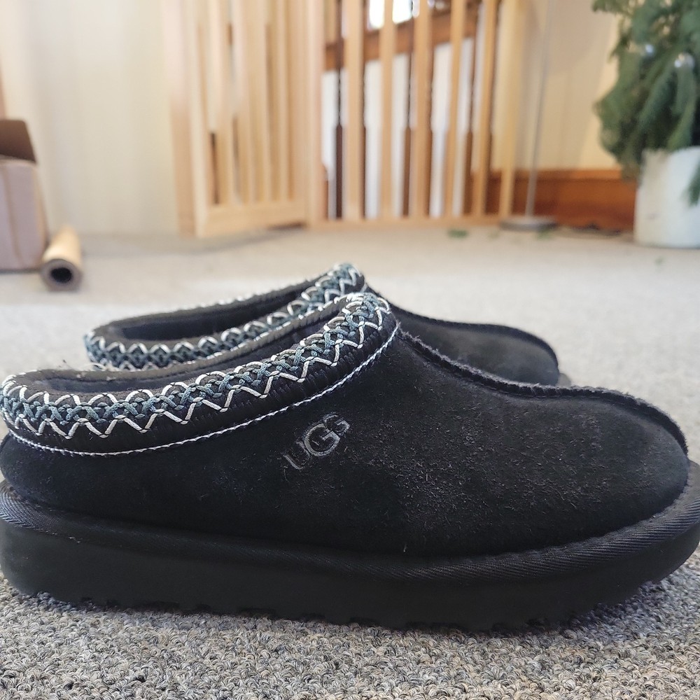 Kids Tasman Uggs Size 4 EU size 35 black