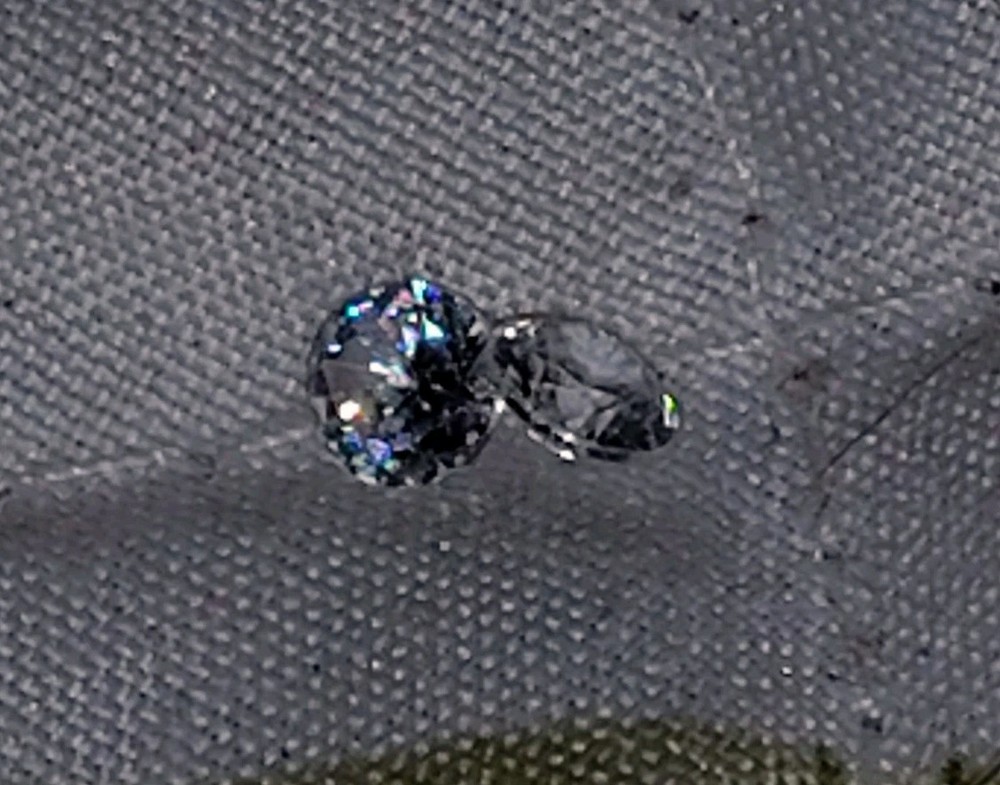 2-Loose oval cut  natural diamonds
