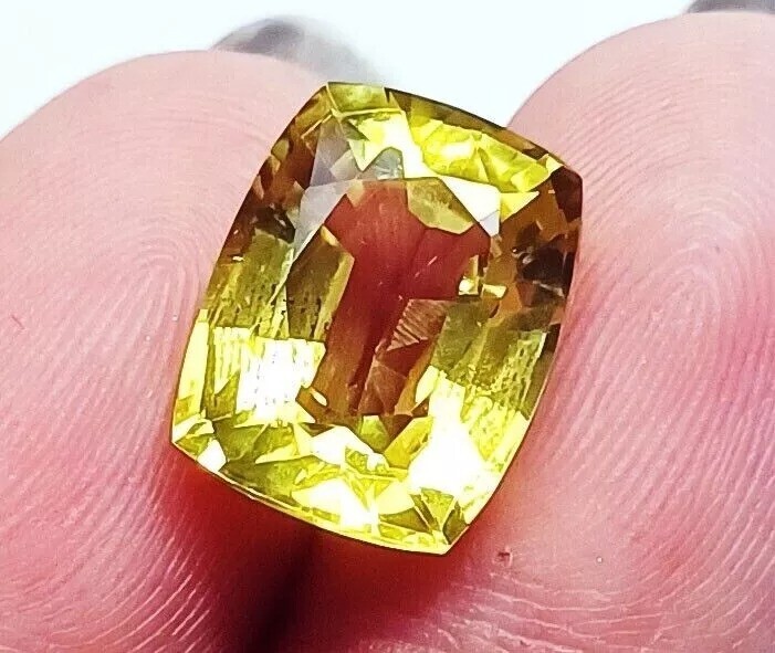 VVS Yellow Color Cushion Shape Sapphire 9-11Ct Loose Natural Certified Gemstone