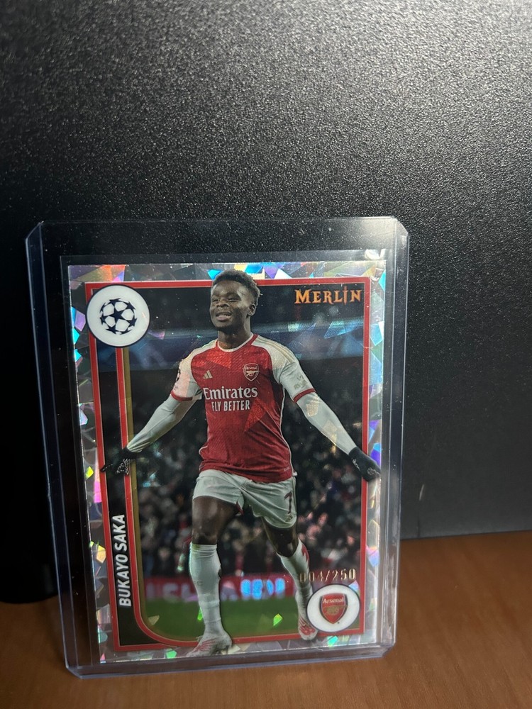 2023 Topps Chrome Merlin UEFA Bukayo Saka Atomic Refractor 004/250