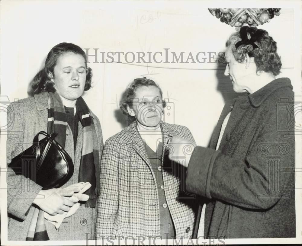 1960 Press Photo Mrs. Richard Byrd Jr., family at court for custody hearing