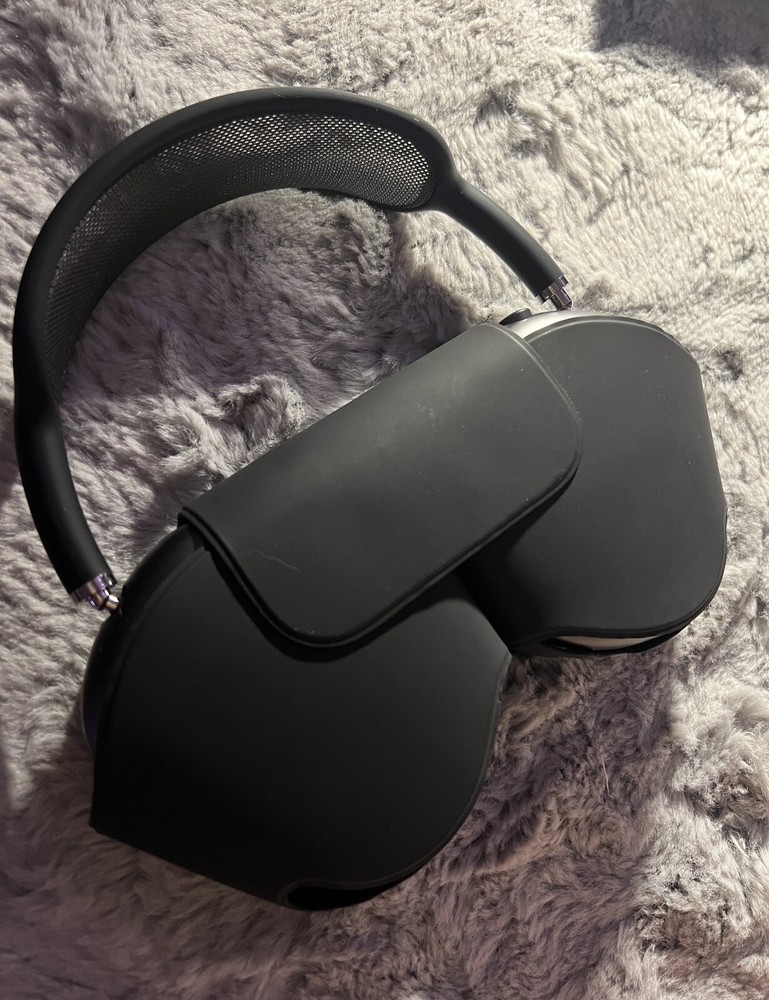 Apple AirPods Pro Max Wireless Headphones in Space Gray