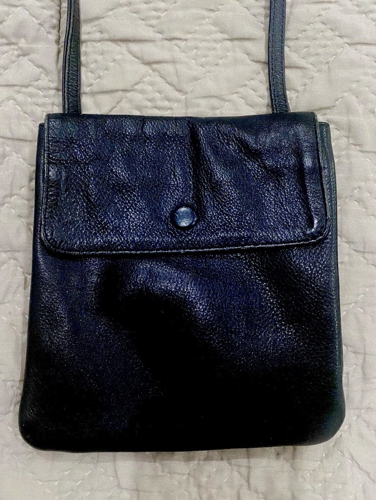 Kenneth Cole New York Black Leather Crossbody Purse Bag.