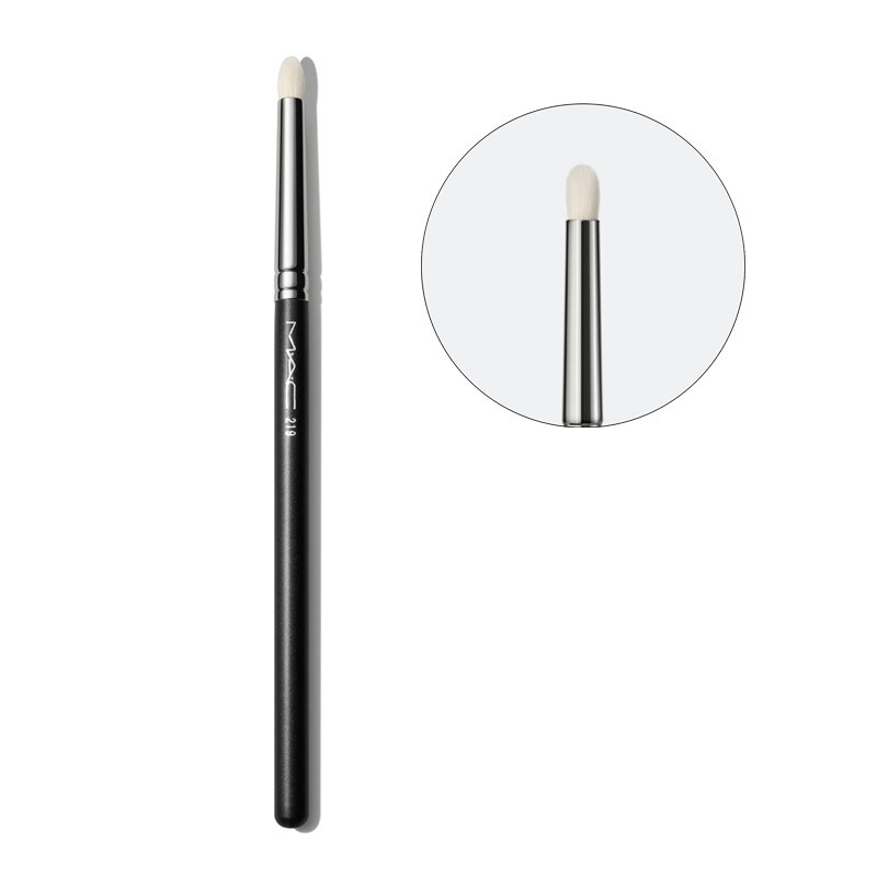 MAC 219 Pencil Brush for Precise Smoky Eye Definition