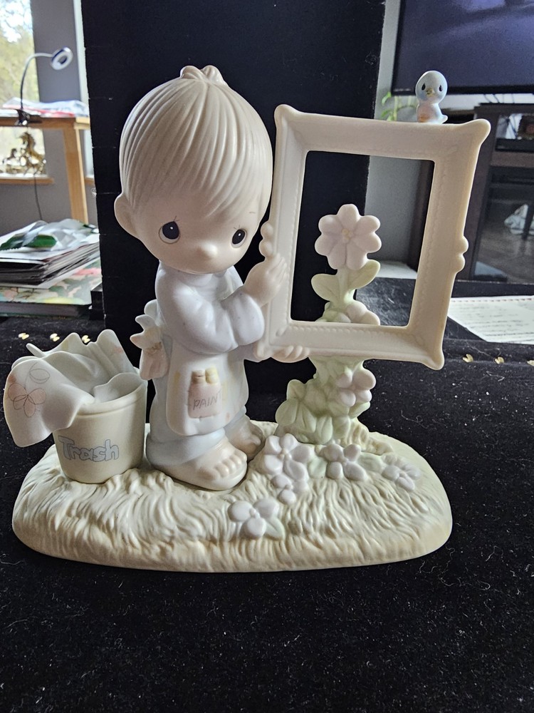 Precious Moments 1983 Vintage Collectible Figurine E2823 To God Be the Glory