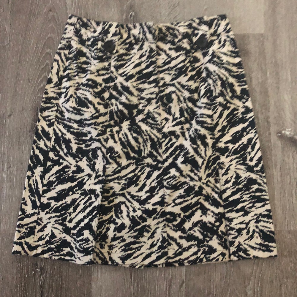 Harolds Beige Abstract Pleated Slit Skirt Size 0 with Button Detail  