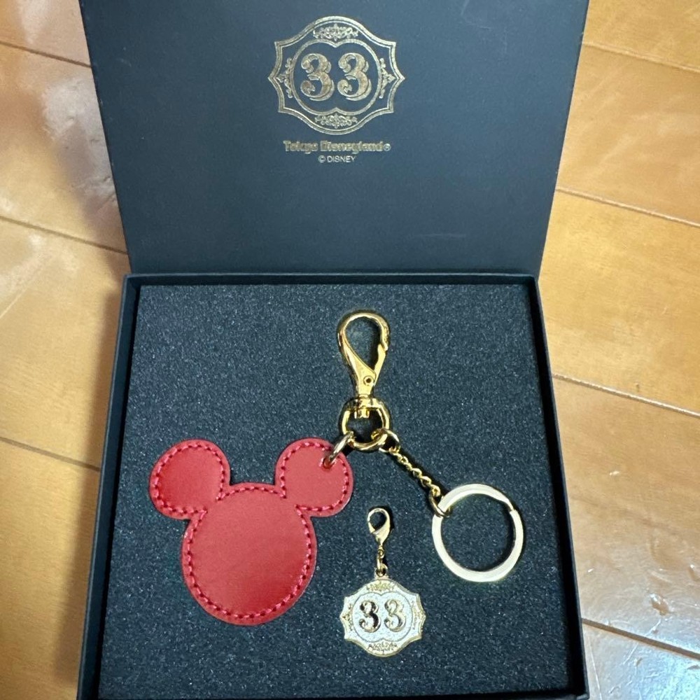 Disney Club 33 Mickey Keychain (Red)