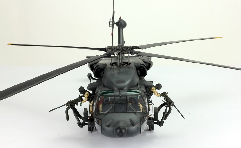 PreSale ProBuilt Model 1:35 MH-60L Black Hawk /w 07 Crews (Not RC)-image