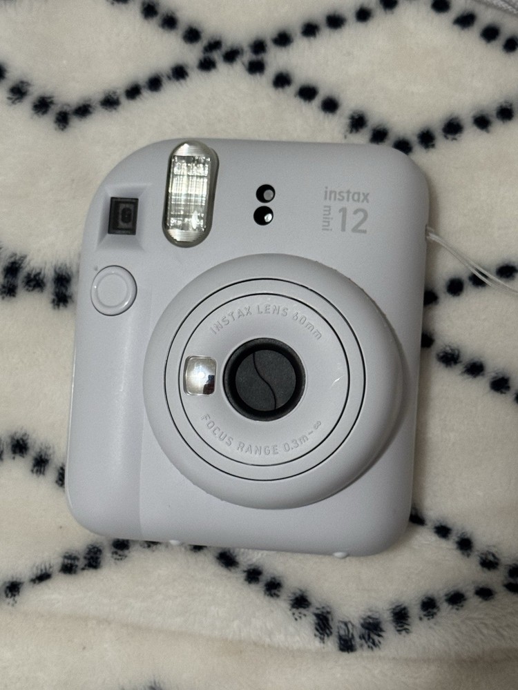 Fujifilm Instax Mini 12 Instant Camera in Clay White with Instant Film