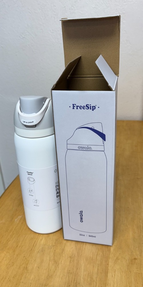 Owala Freesip Water Bottle Stainless Steel, 32oz (Shy Marshmellow)