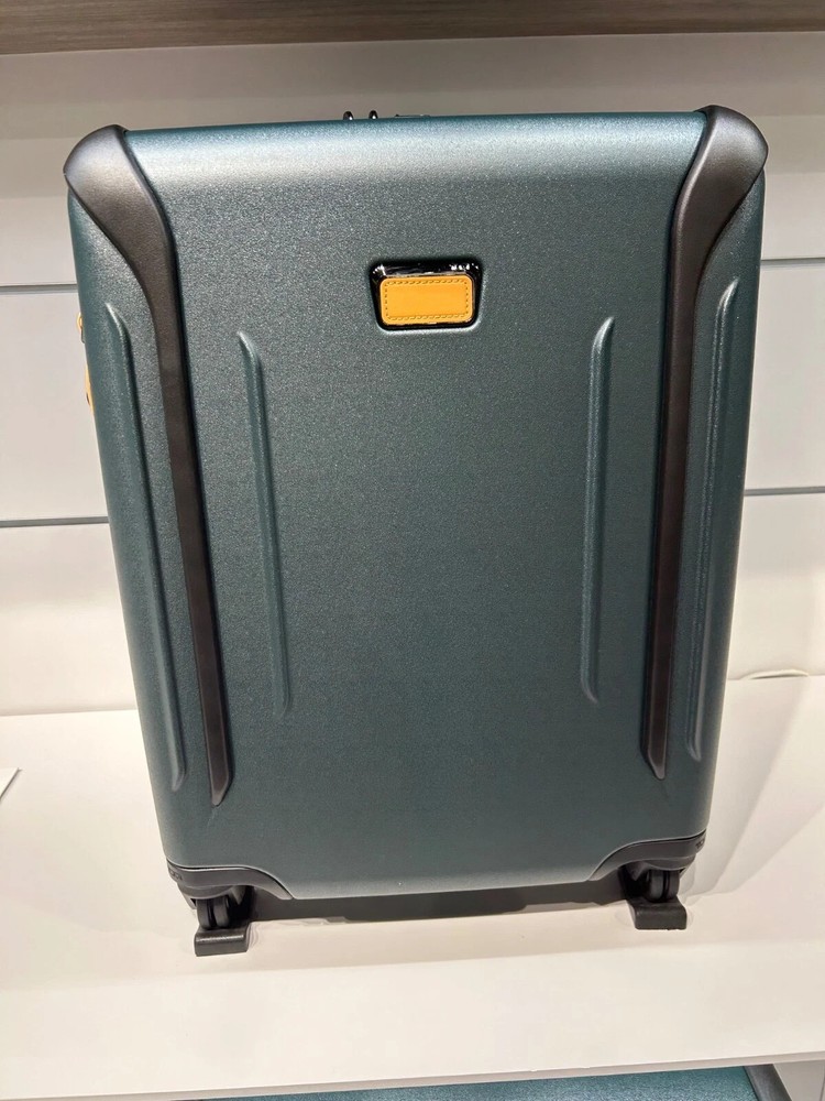 NEW Tumi Vapor 26