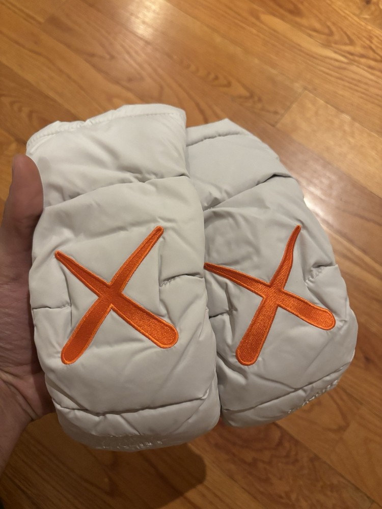 The North Face x KAWS Ivory Mitt Gloves Size S/M TNF Collab