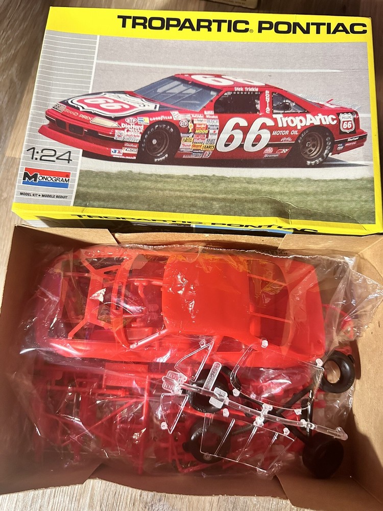 #45 Monogram 2930 1/24 Scale TropArtic Pontiac Car Plastic Model Kit
