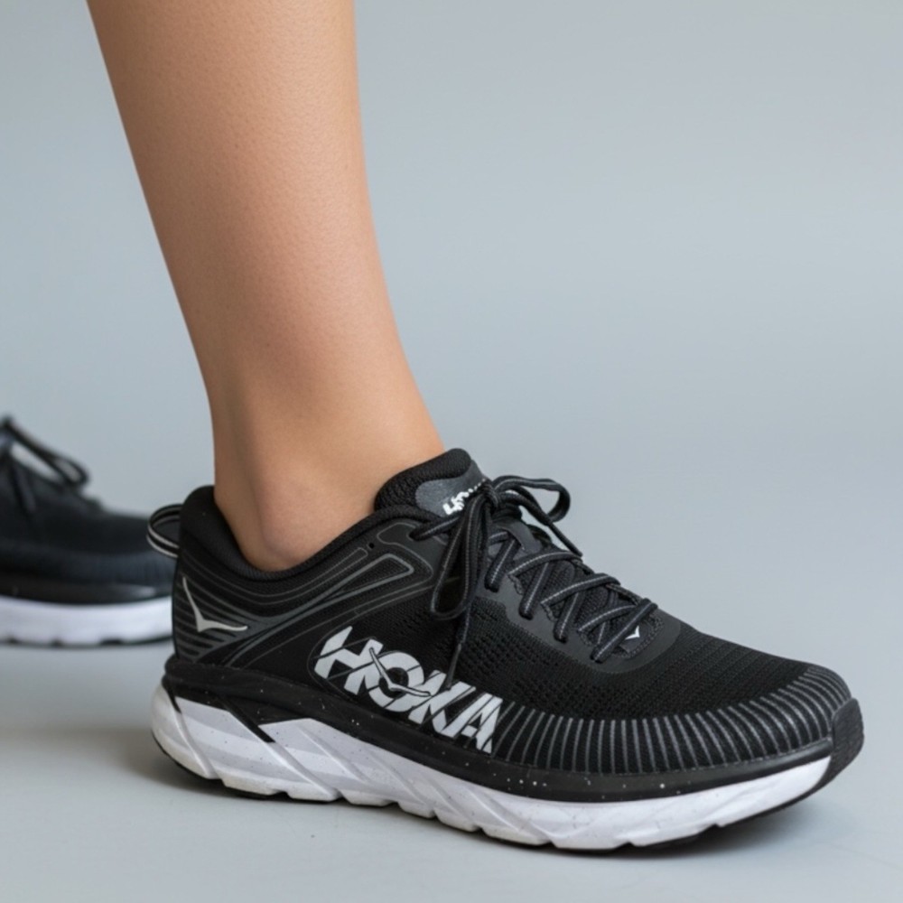 Hoka One One Bondi 7 Women's Running Shoes Black/ White Sz 9.5