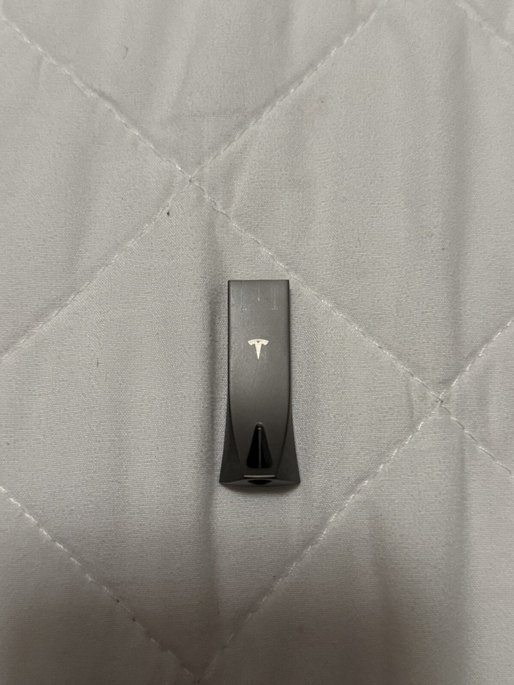 Tesla USB 128GB For Model S, X, 3, Y (OEM)